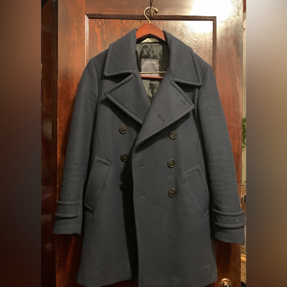 Dark blue Zara Man coat. In like-new condition.